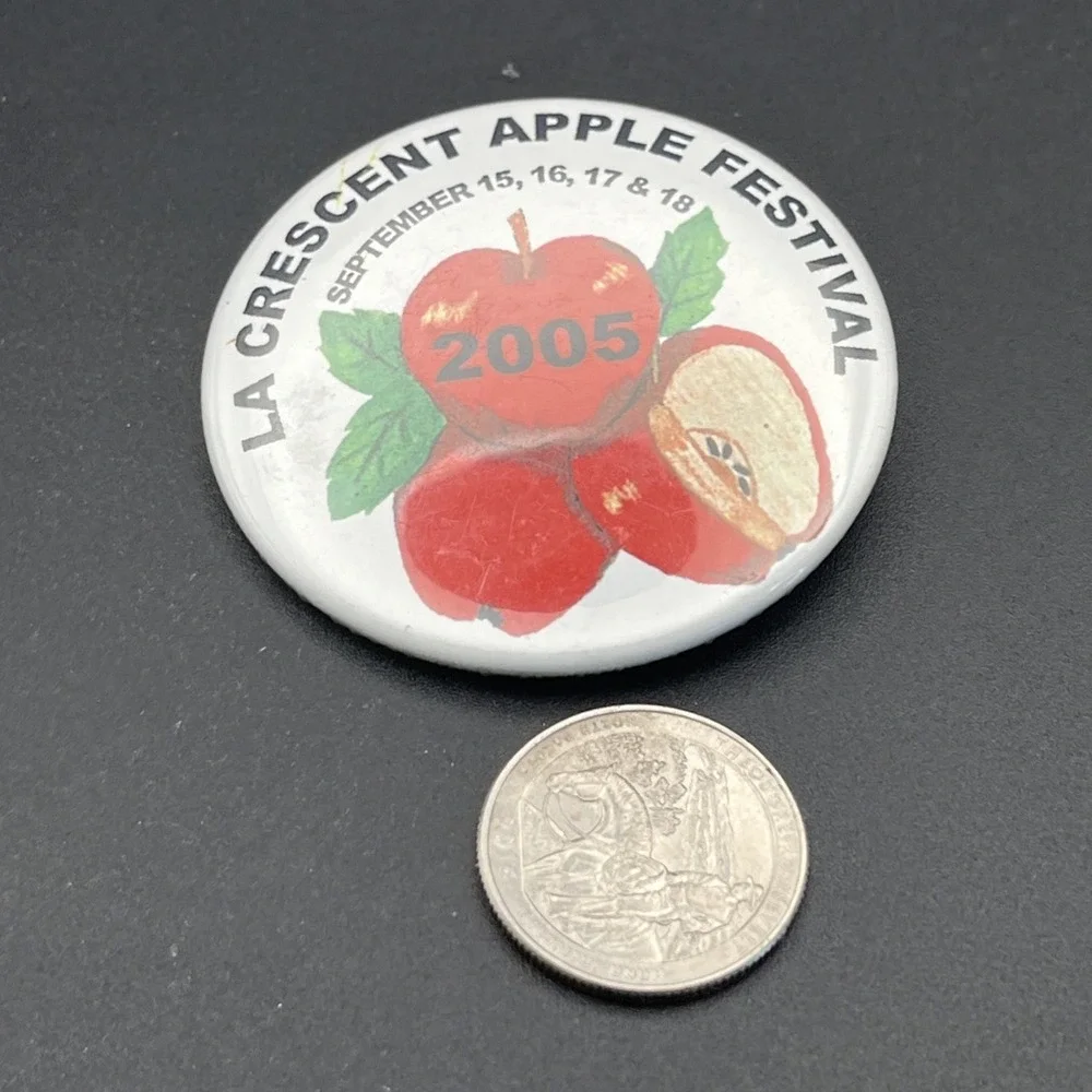 2005 LA Crescent Apple Festival Button Pin‎